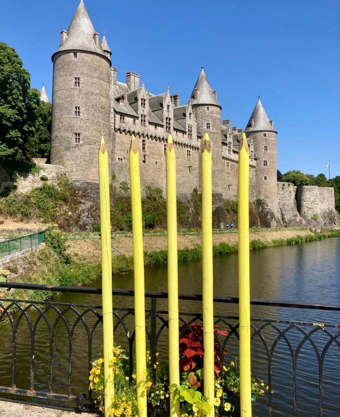 Une Nuit Chez Une Artisane Bed & Breakfast Josselin Exterior photo